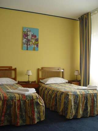 Отель Hotel Astra Брашов-4